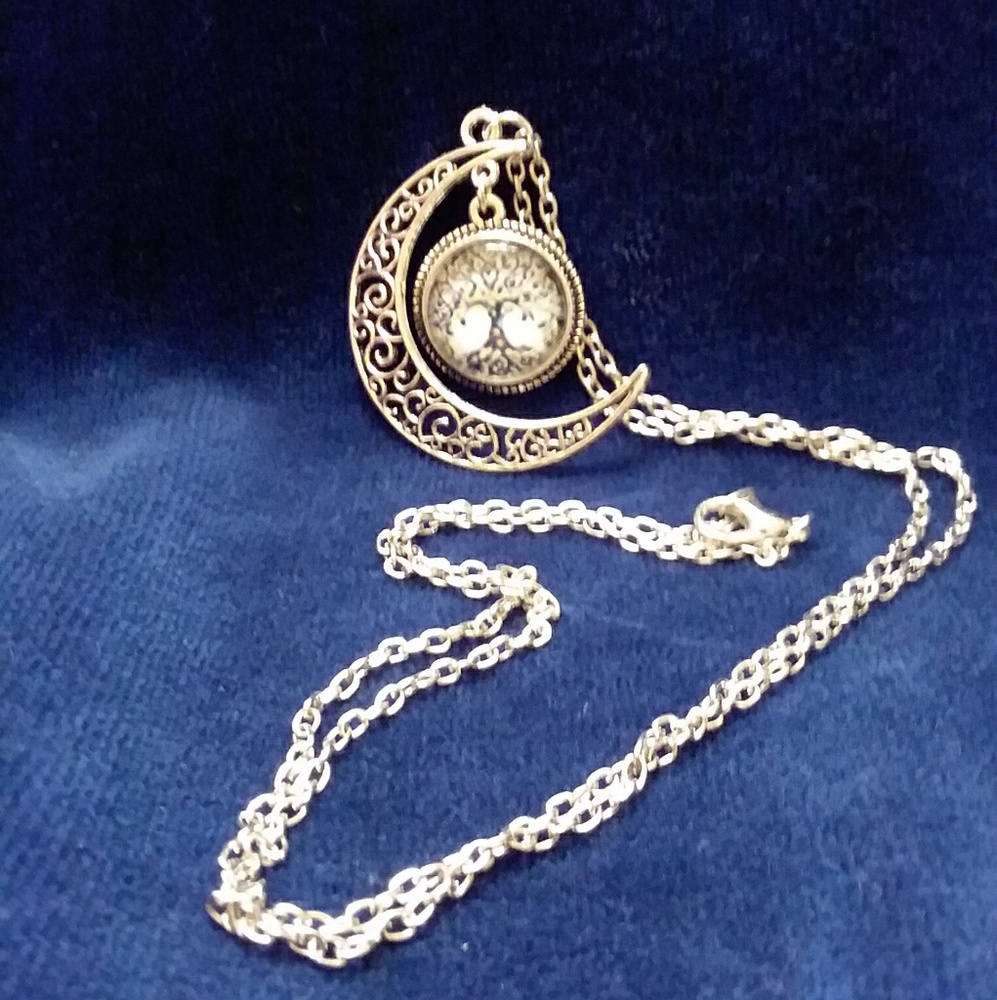 🔴SOLD OUT The Moon & Tree of Life Pendant - Picture 2 of 3